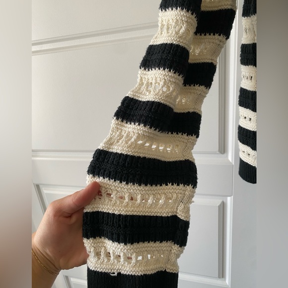 Knitted black and white sweater - Picture 4 of 6